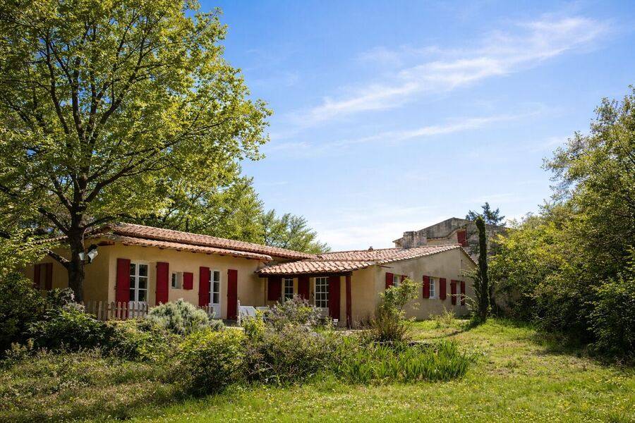 Façade provençale, Le Jas — location en Luberon